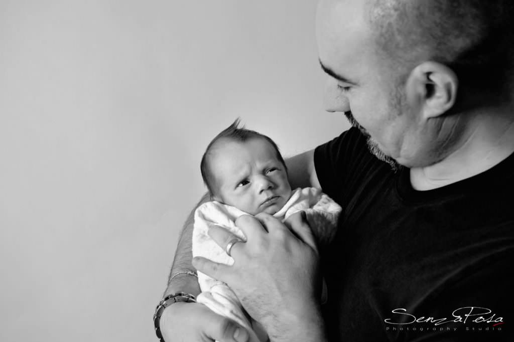 newborn e fotografo di bambini in toscana
